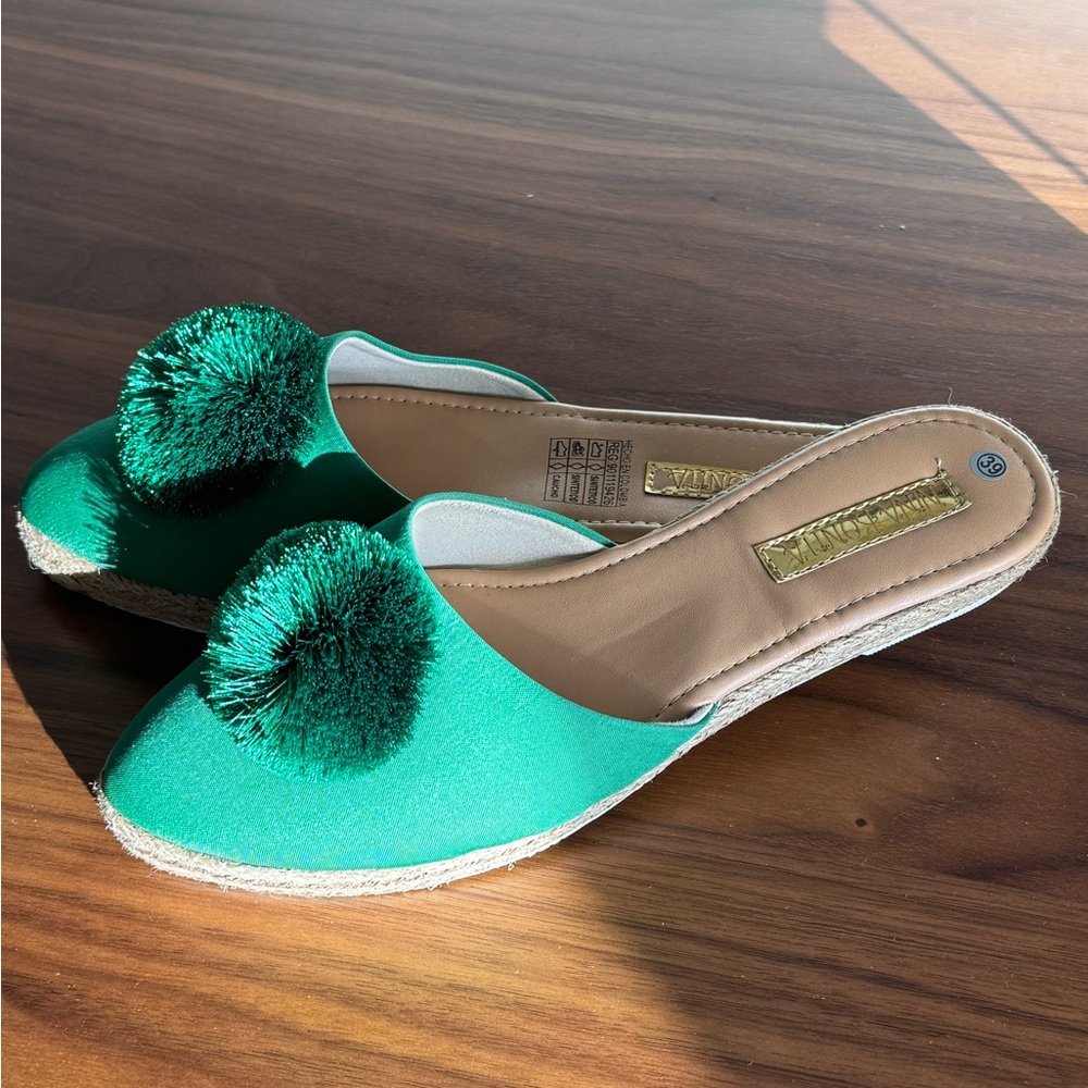 Open-heeled mules. Green color. New. Size 38